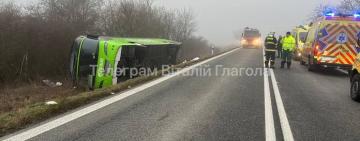 У Словаччині перекинувся автобус із України із 53 пасажирами: є постраждалі